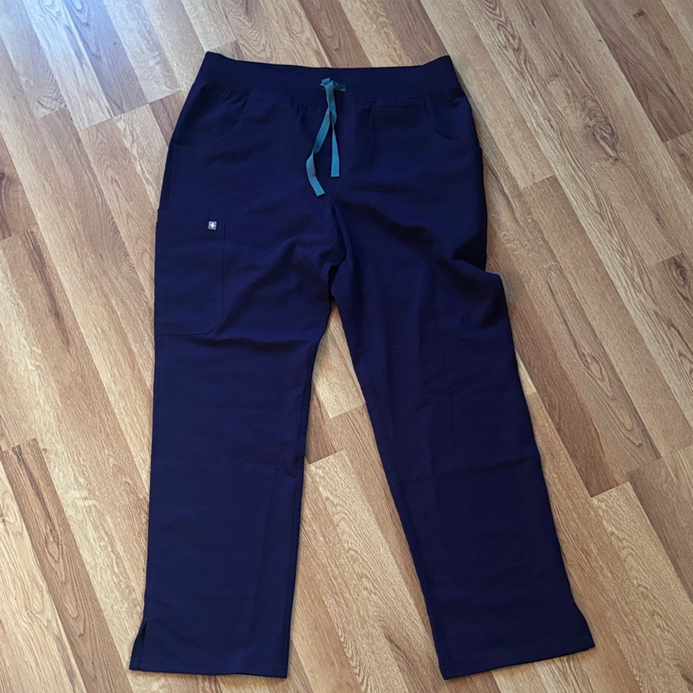 NWOT Figs Kade Scrub Pants